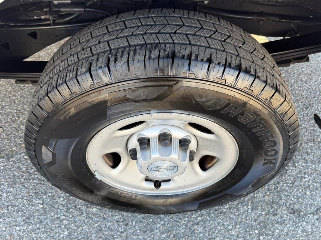 Used 2019 Chevrolet Express 2500 image 29