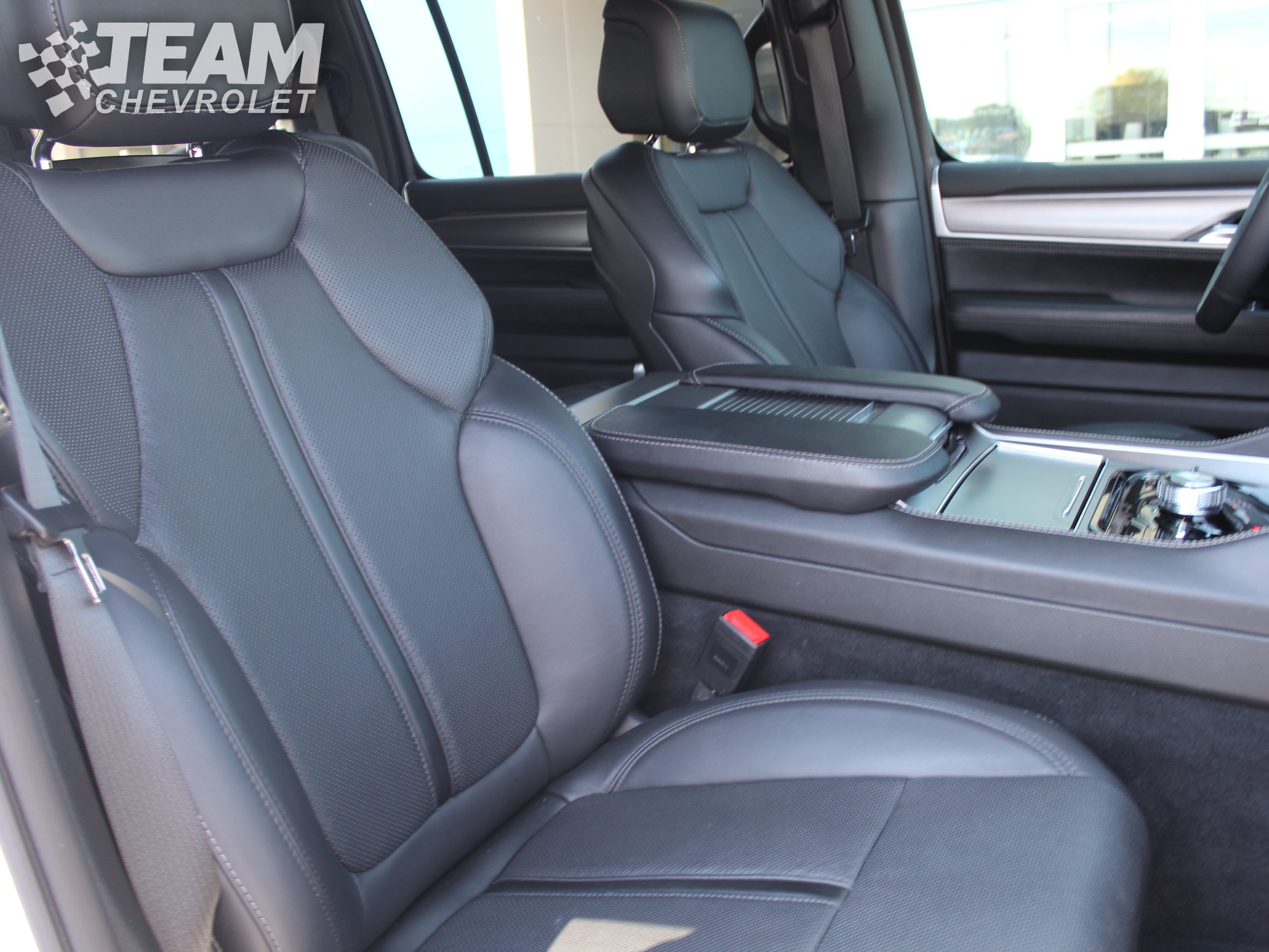 Used 2025 Jeep Wagoneer Series II AWD/4WD image 30