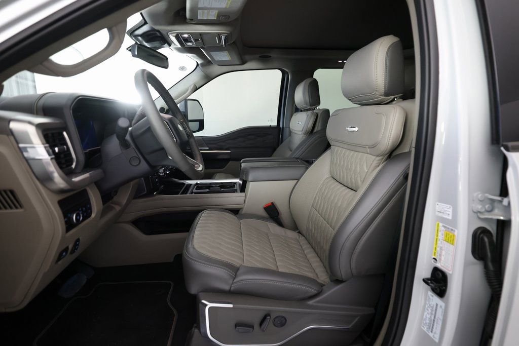 Used 2025 Ford F450 Platinum w/ Platinum Plus Package image 14