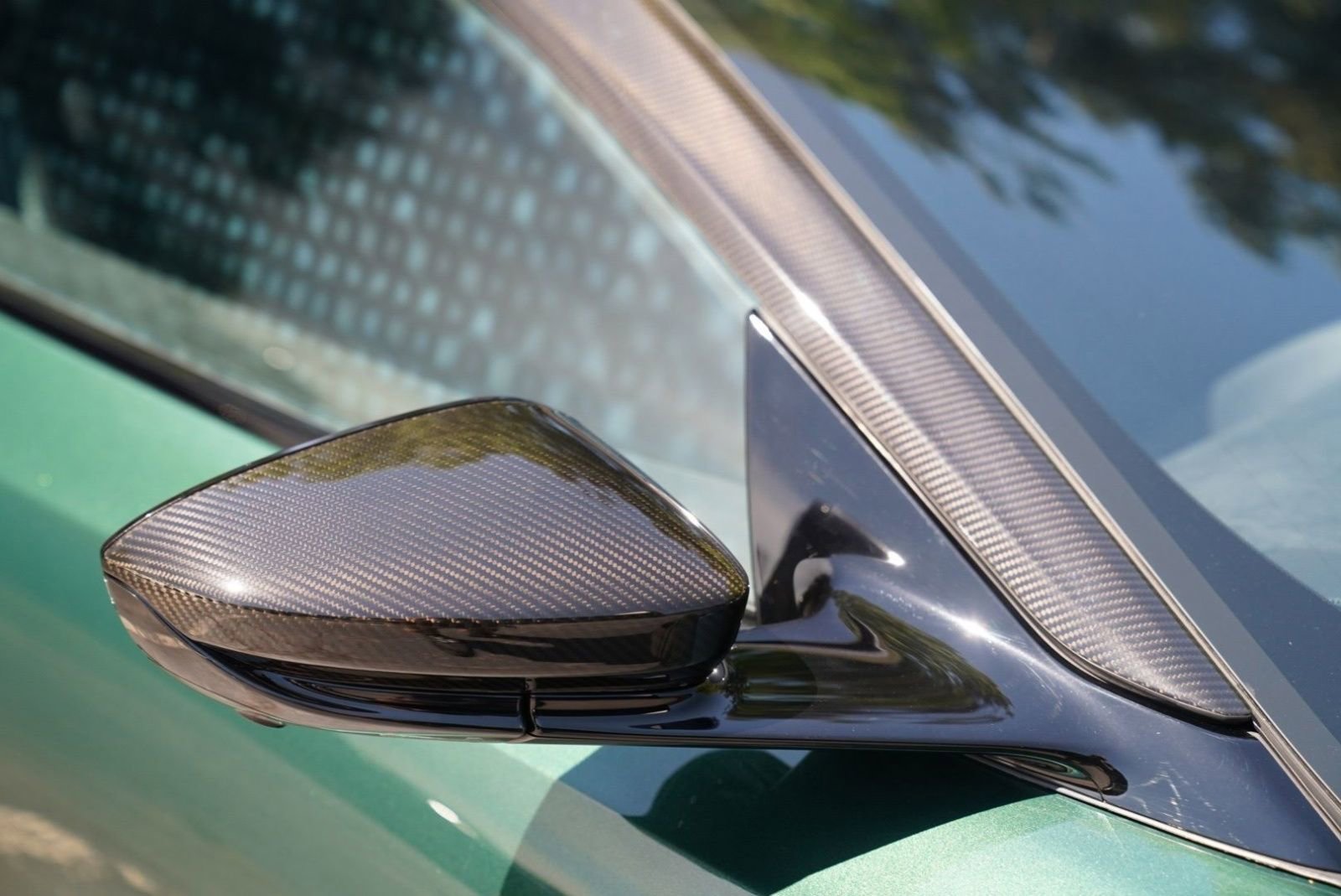 Used 2023 Aston Martin DBS Coupe RWD image 5