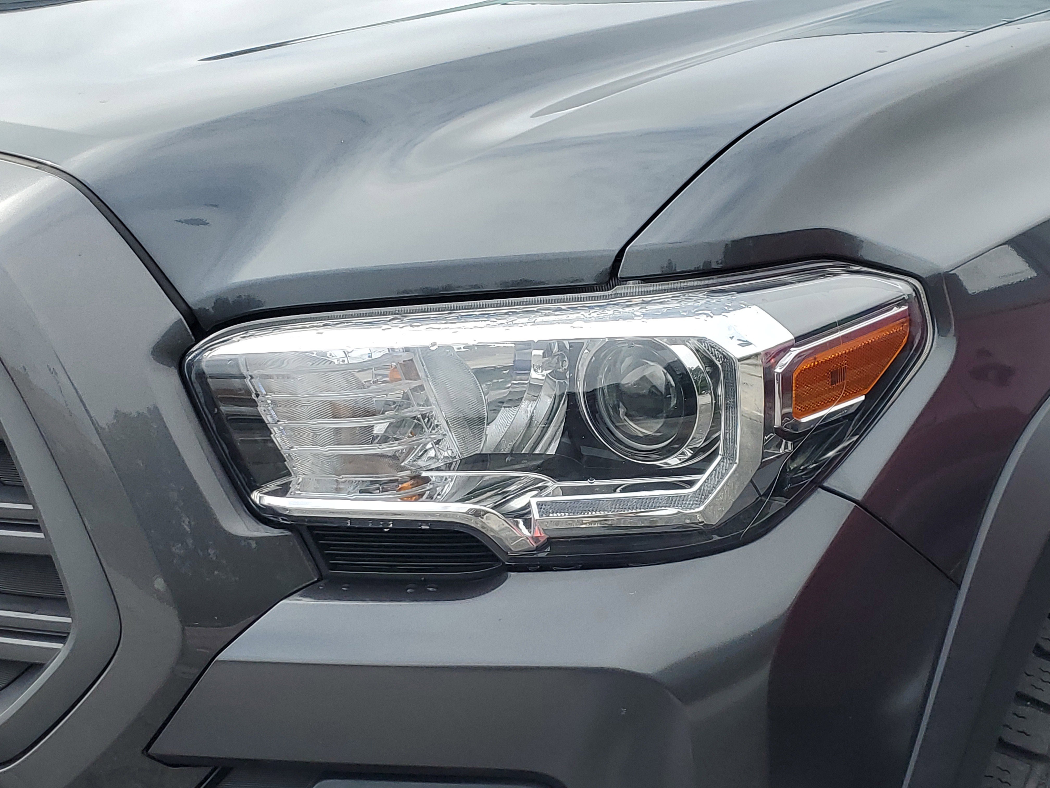 Used 2022 Toyota Tacoma TRD Off-Road w/ Technology Package RWD image 9
