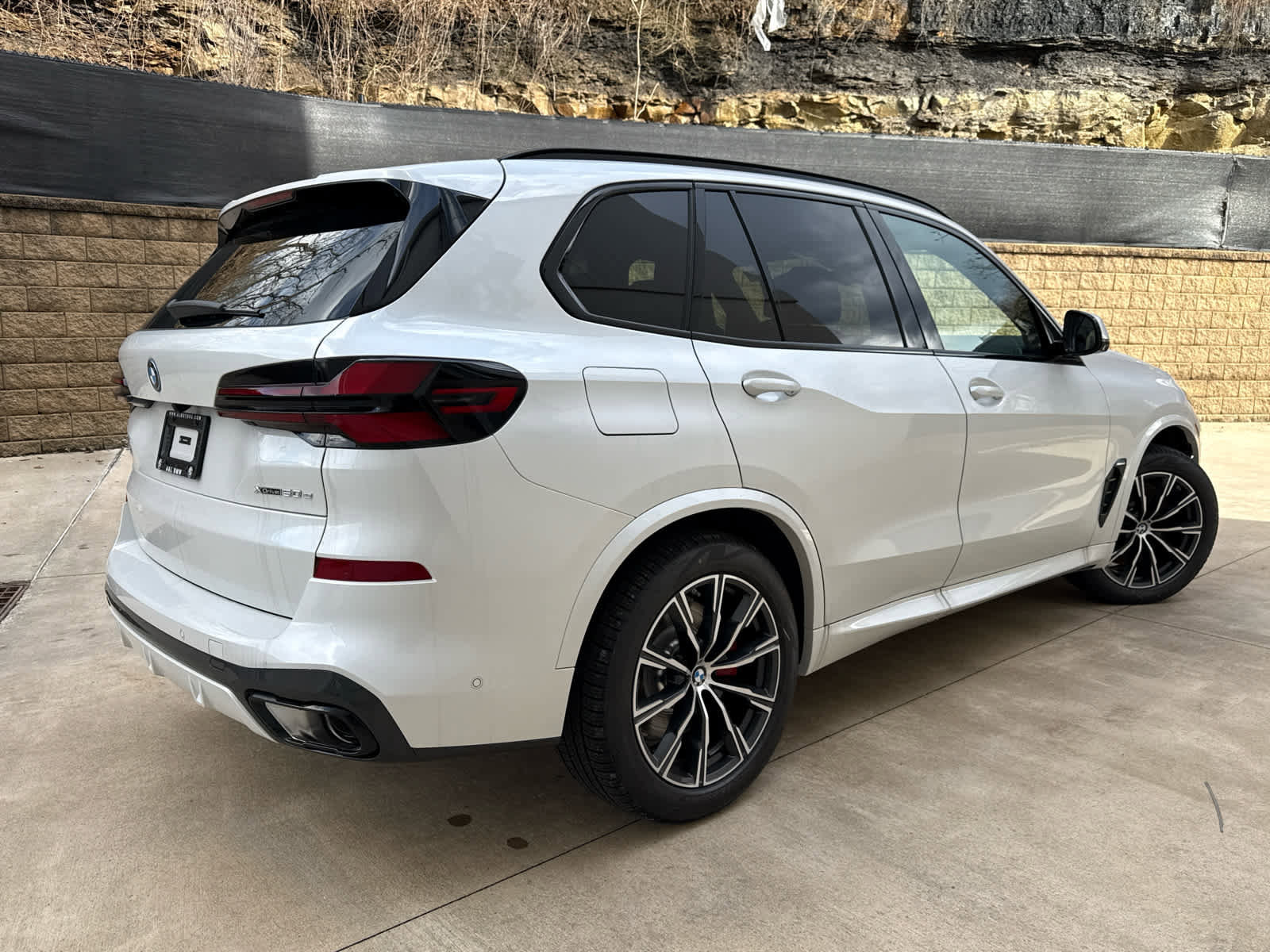 New 2026 BMW X5 xDrive50e w/ M Sport Package AWD/4WD image 4