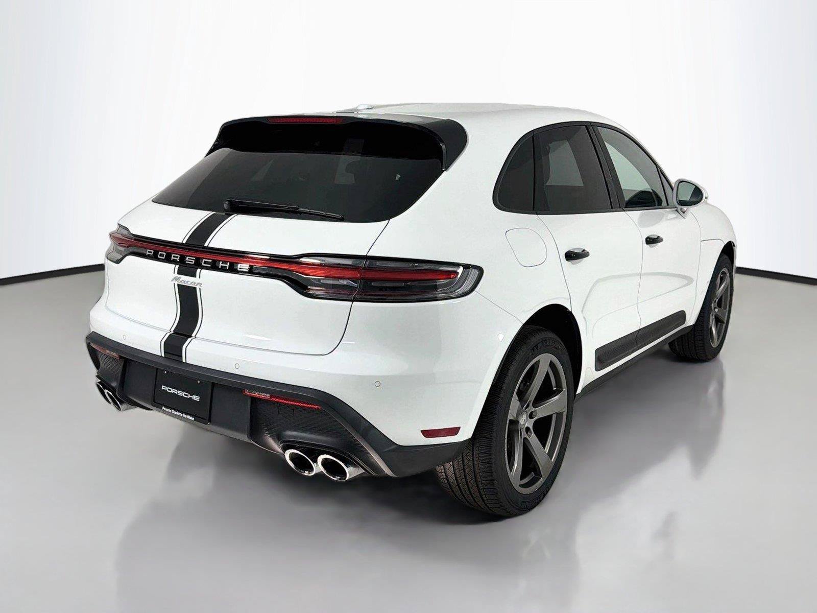 Certified 2022 Porsche Macan AWD/4WD image 26