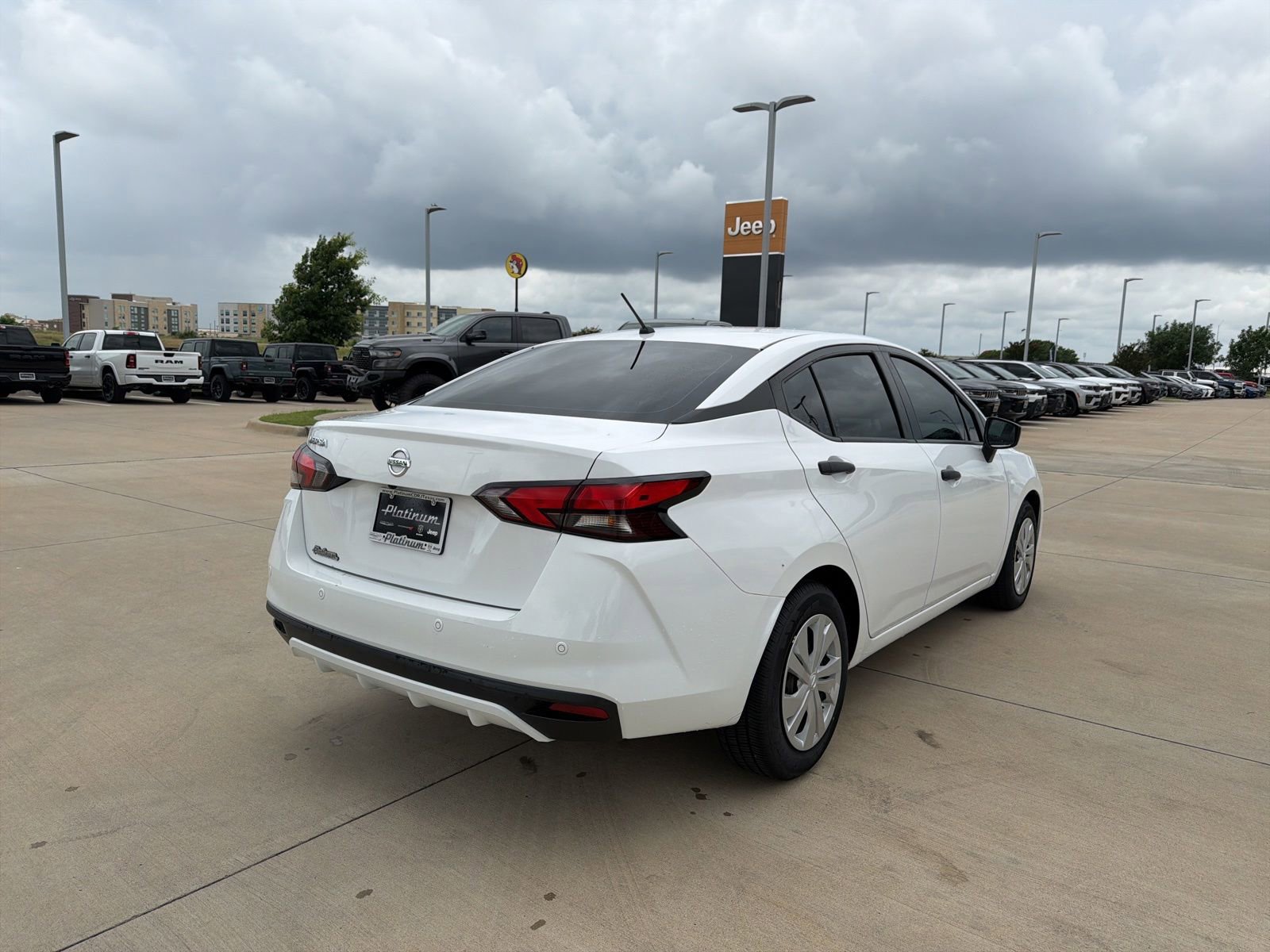 Used 2022 Nissan Versa S FWD image 5