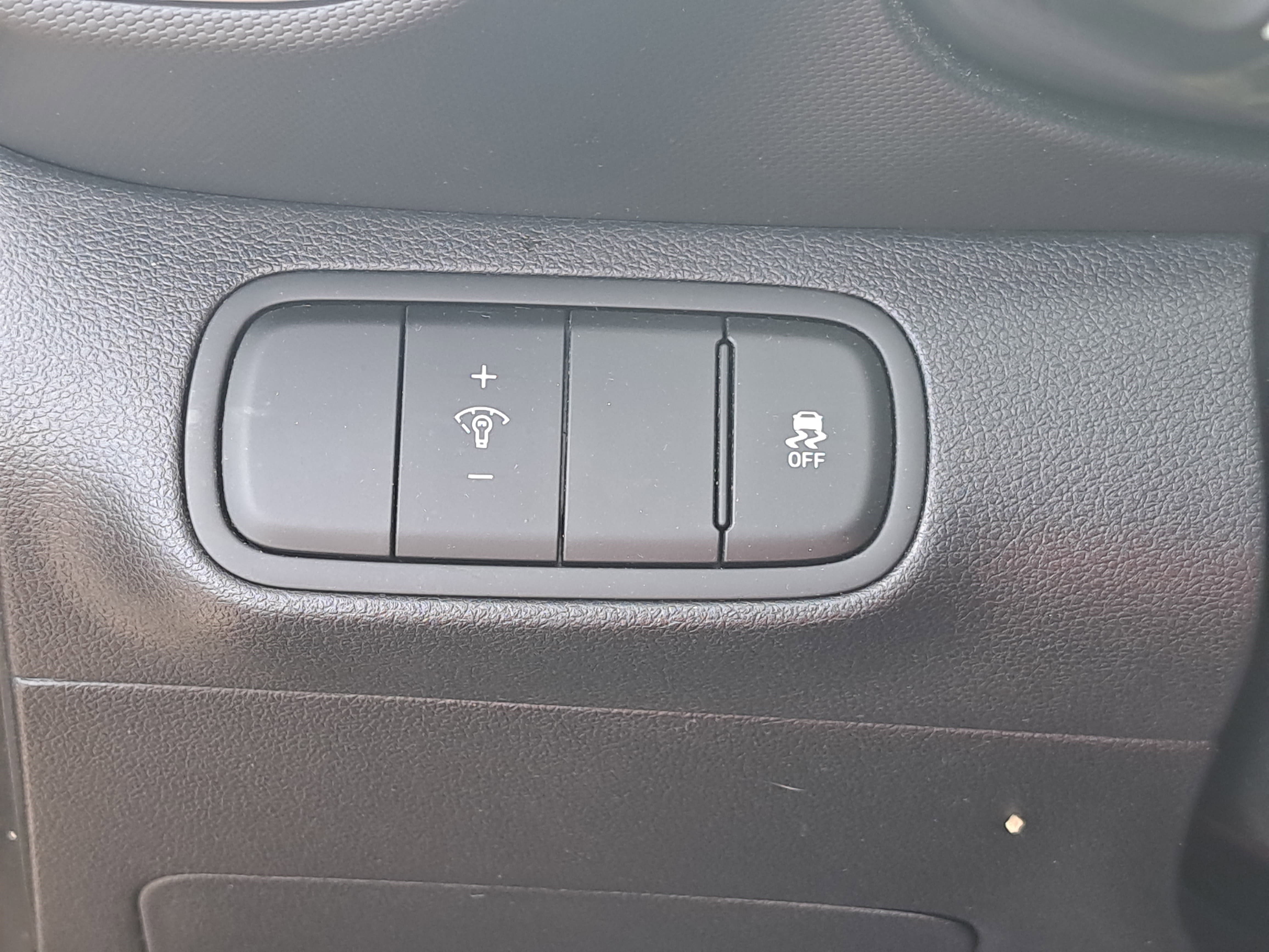 Used 2023 Hyundai Venue SEL FWD image 23