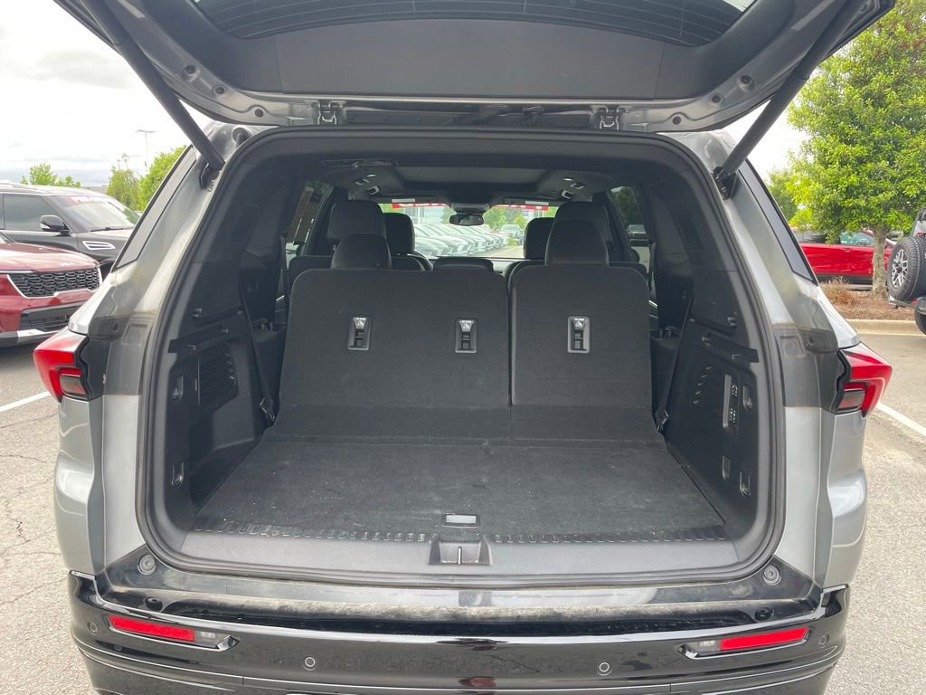 Used 2025 Buick Enclave Sport Touring w/ Power Package FWD image 7