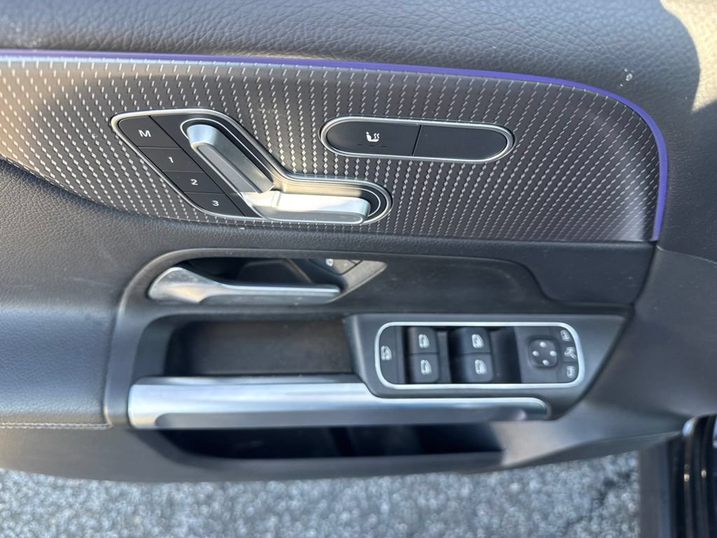 Used 2021 Mercedes-Benz GLB 250 4MATIC w/ Premium Package image 30
