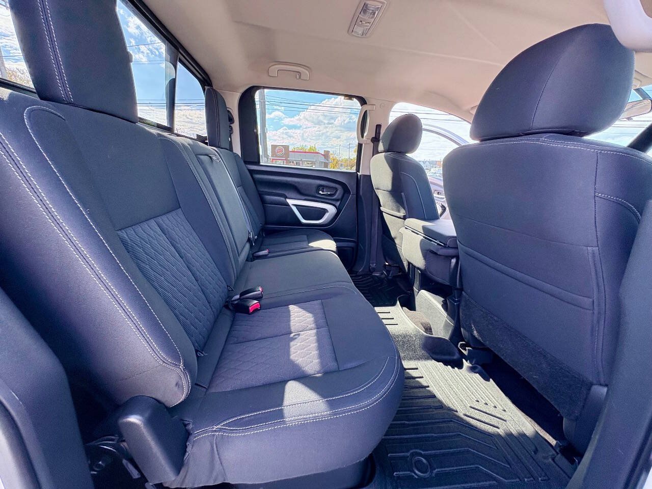 Used 2018 Nissan Titan SV AWD/4WD image 30