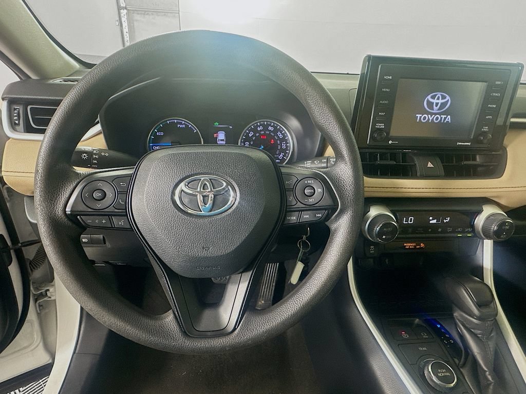 Used 2021 Toyota RAV4 LE AWD/4WD image 11