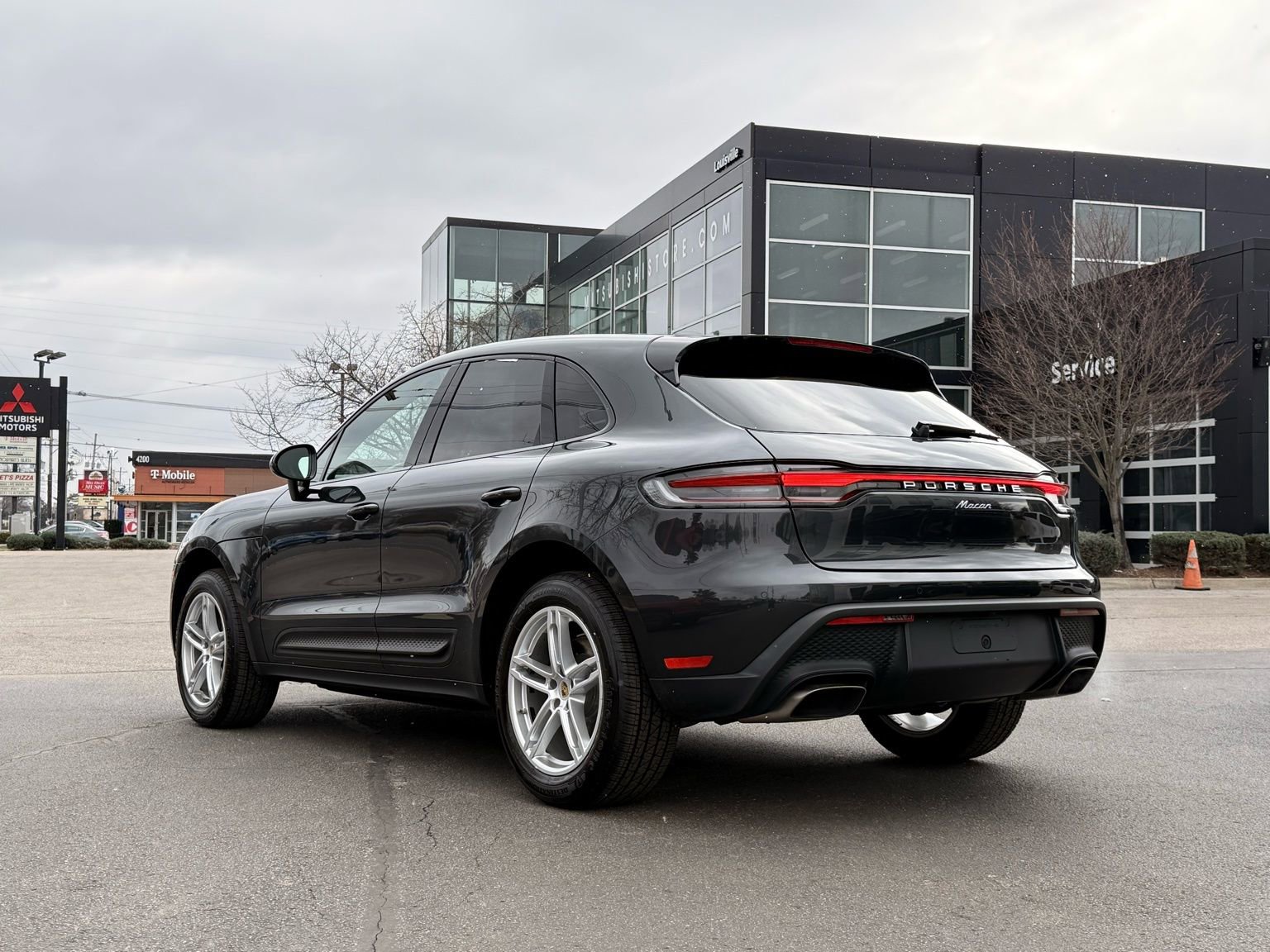 Used 2022 Porsche Macan image 3