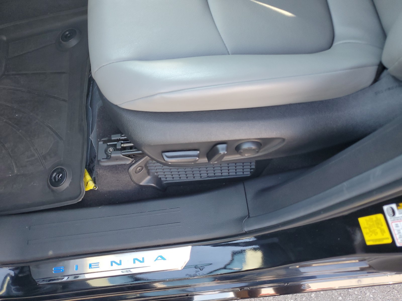 Certified 2025 Toyota Sienna XLE w/ XLE Plus Package AWD/4WD image 17