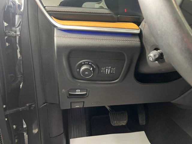 Used 2023 Jeep Grand Cherokee Summit AWD/4WD image 19