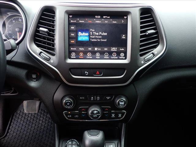 Used 2019 Jeep Cherokee Trailhawk w/ Comfort/Convenience Group AWD/4WD image 16