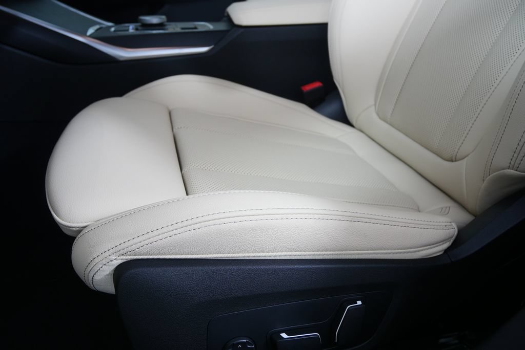 Used 2026 BMW 330i Sedan w/ Convenience Package RWD image 10