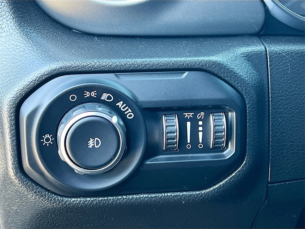 Used 2022 Jeep Wrangler Unlimited Sahara w/ LED Lighting Group image 10