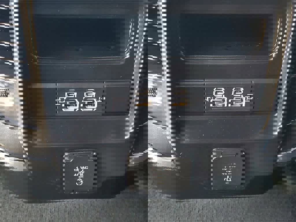 Used 2024 RAM 1500 Laramie image 12