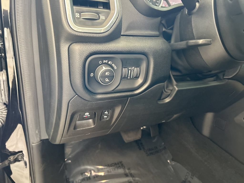 Used 2022 RAM 1500 Laramie AWD/4WD image 43
