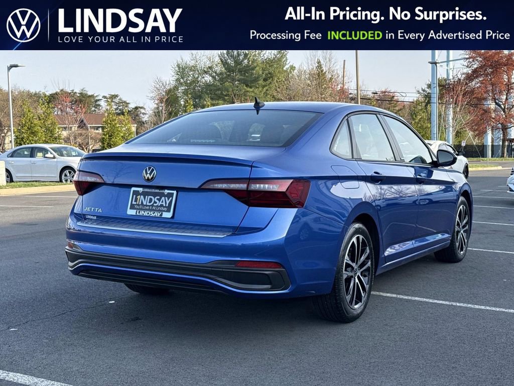Used 2023 Volkswagen Jetta Sport image 3