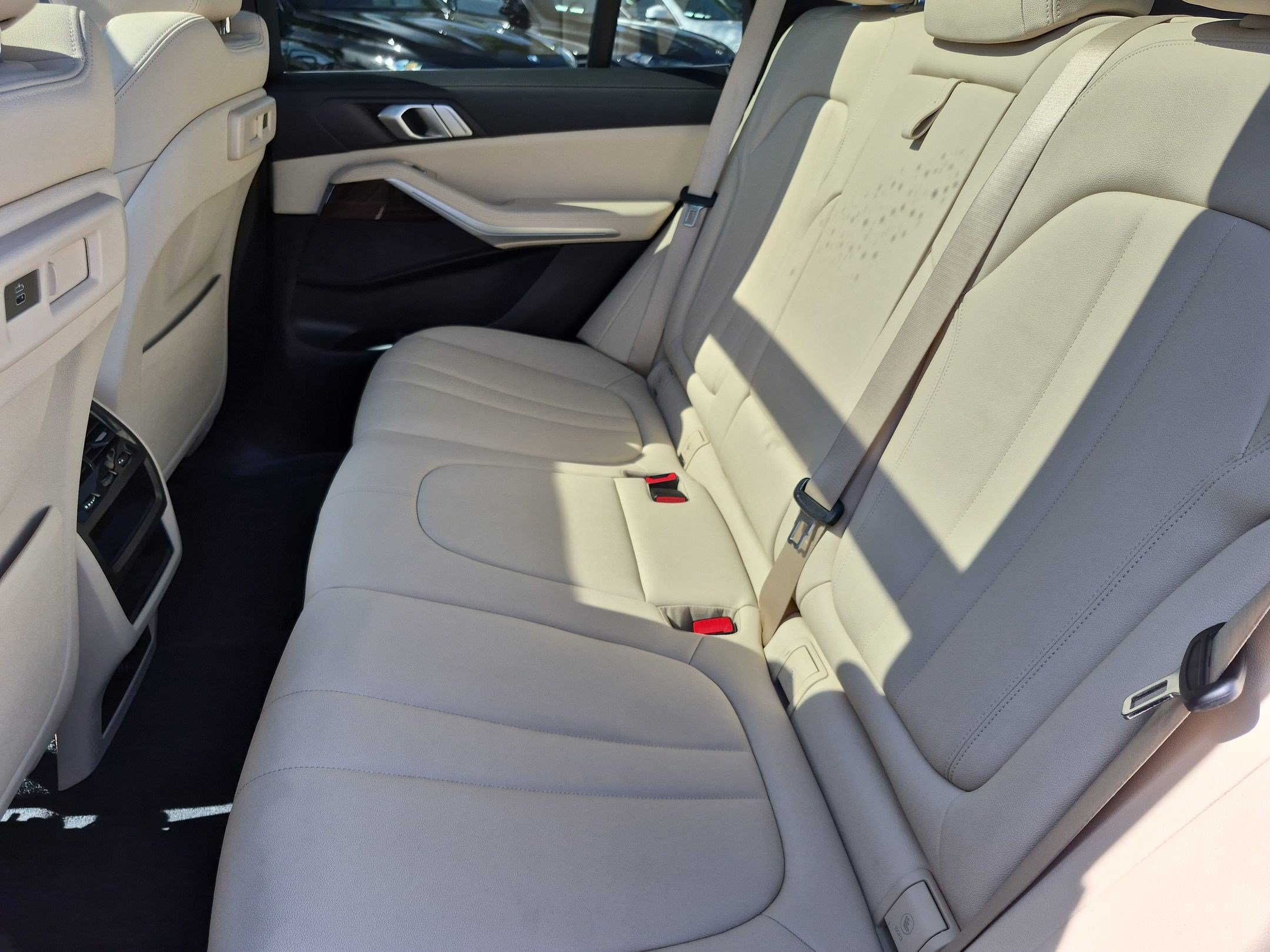 Used 2019 BMW X5 xDrive40i w/ Parking Assistance Package AWD/4WD image 31