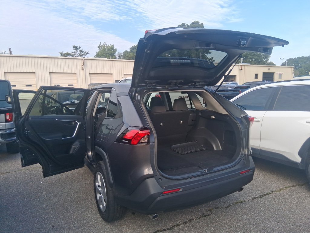 Used 2024 Toyota RAV4 LE AWD/4WD image 18