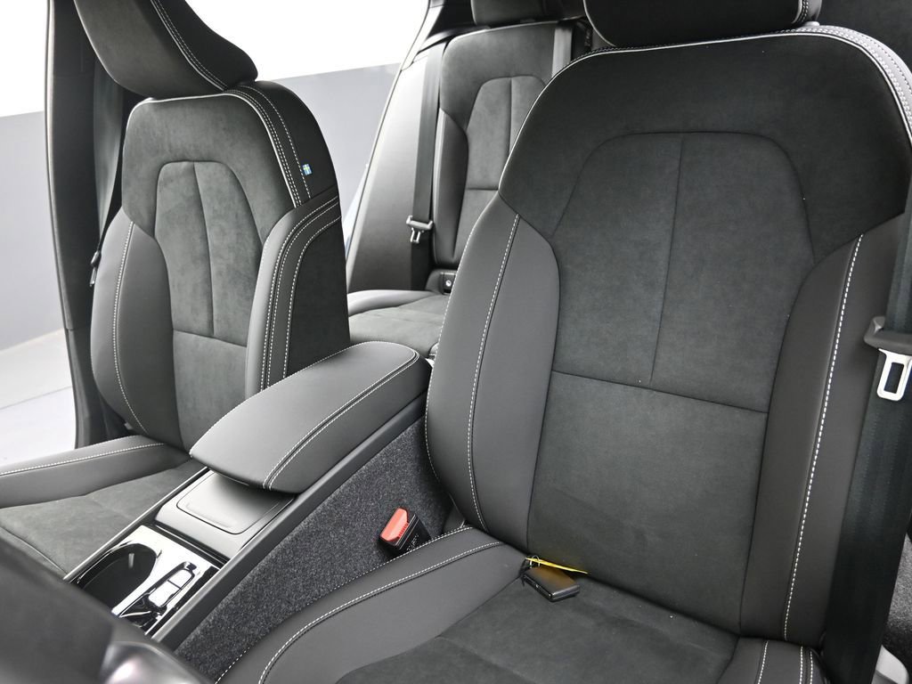 New 2026 Volvo XC40 B5 Ultra w/ Climate Package AWD/4WD image 23