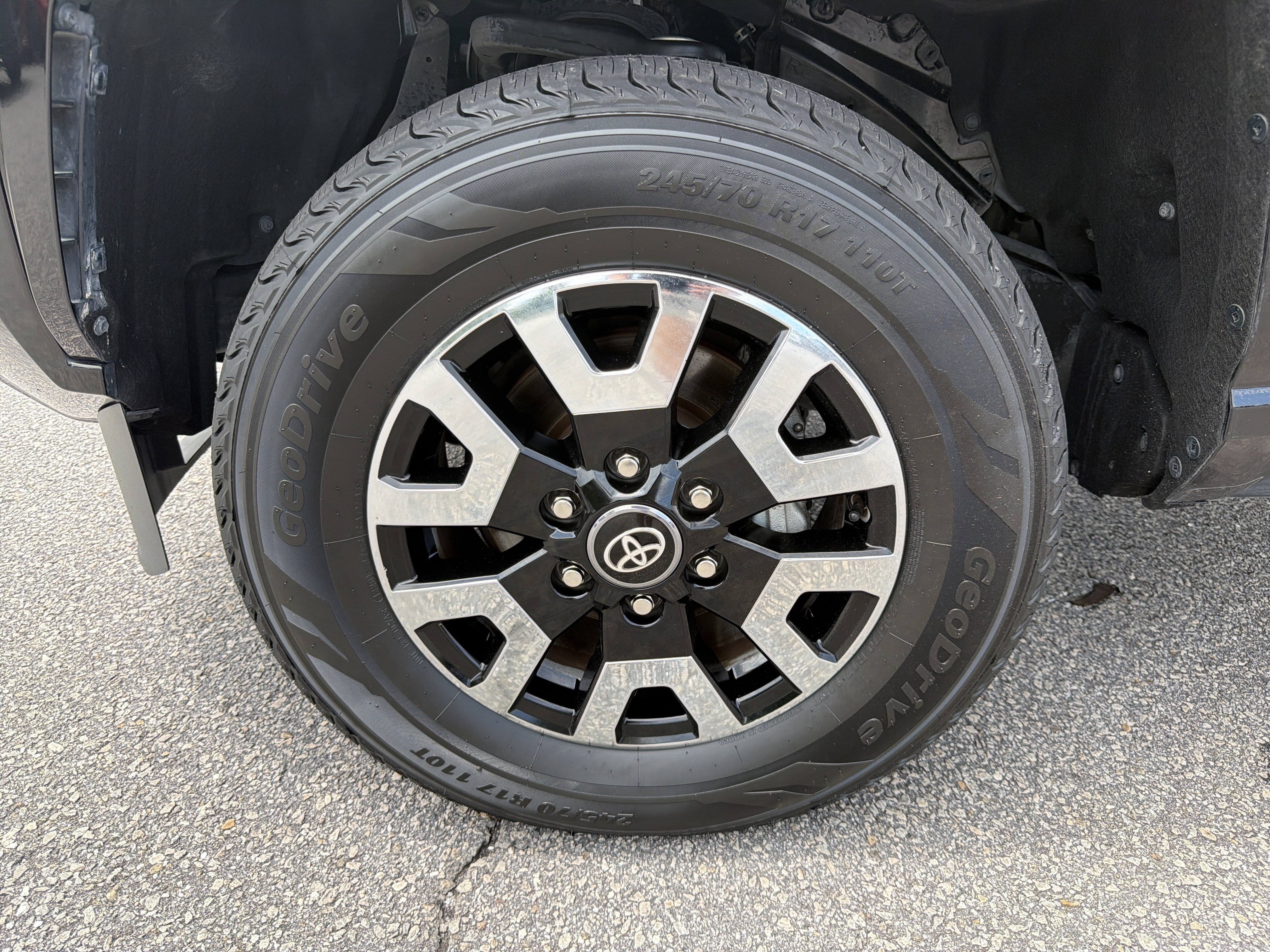 Certified 2024 Toyota Tacoma SR5 AWD/4WD image 21