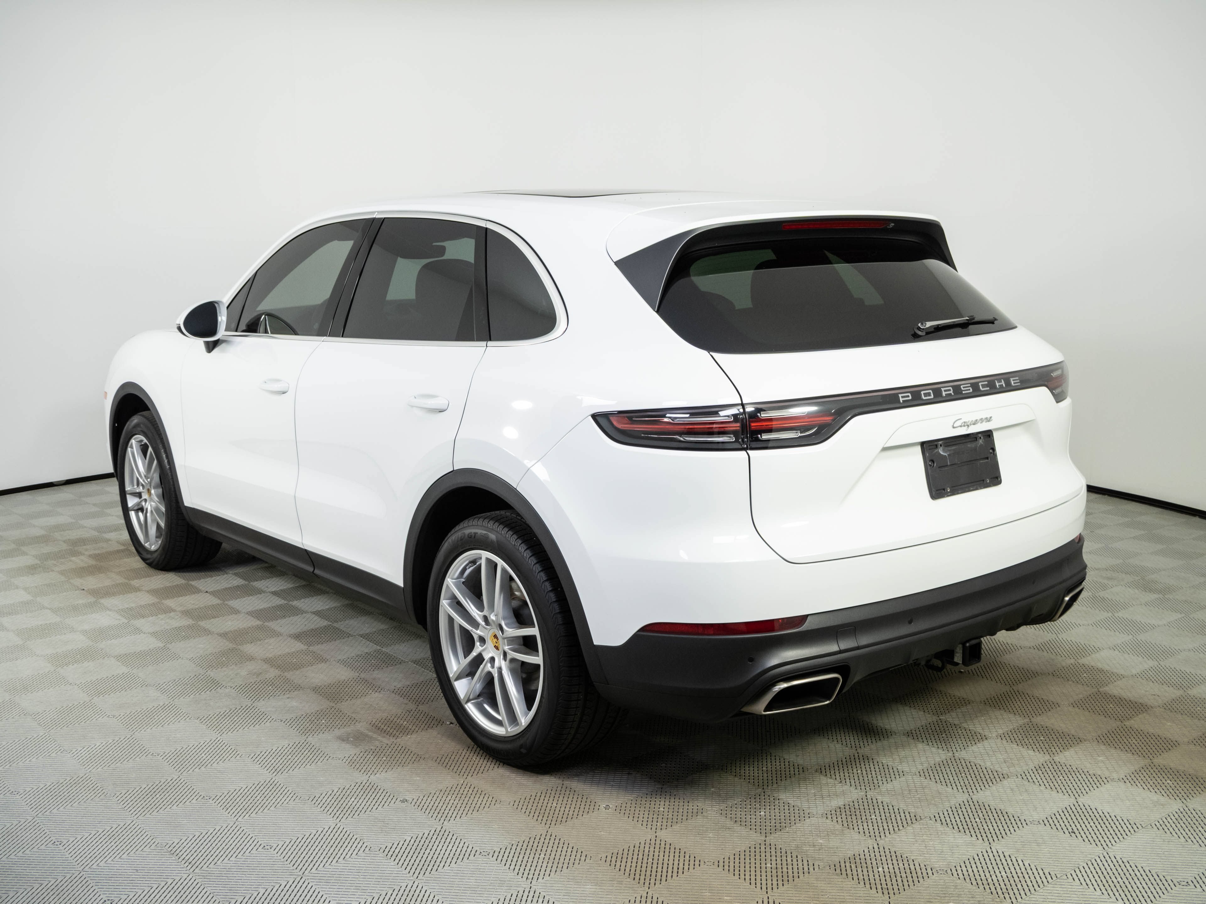 Certified 2023 Porsche Cayenne AWD/4WD image 3
