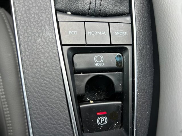 Used 2022 Toyota Avalon XLE FWD image 15