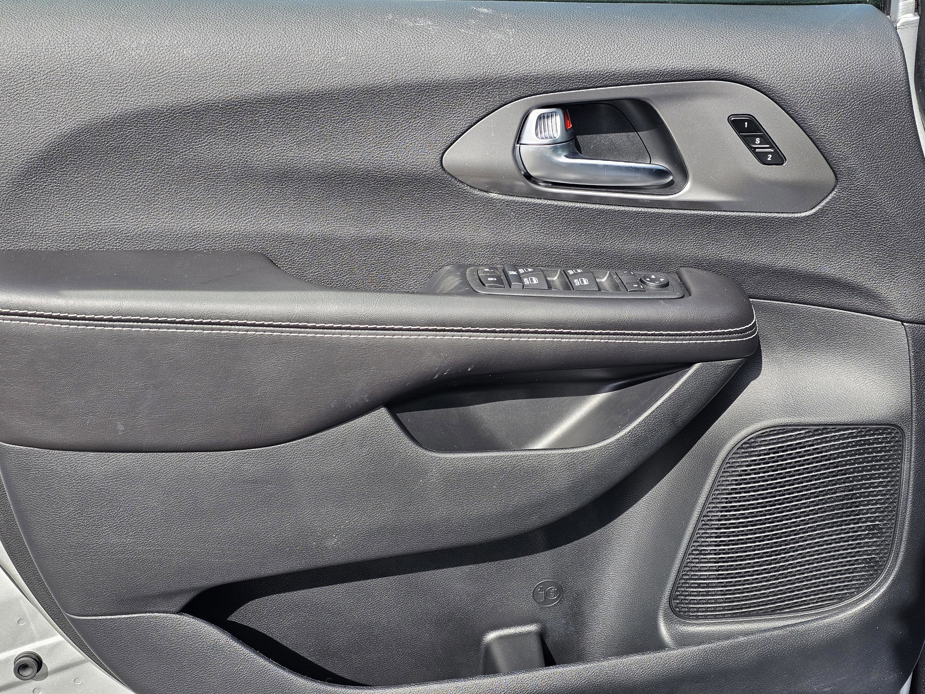 New 2026 Chrysler Pacifica Select image 14