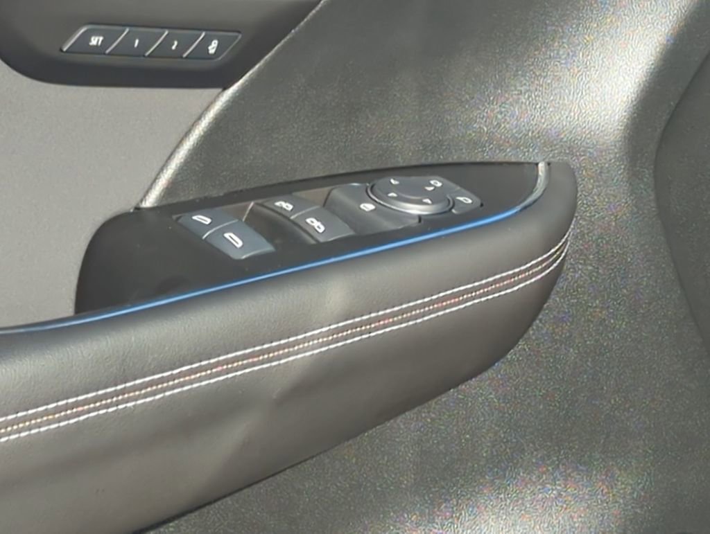 Used 2025 Buick Envision Sport Touring image 23