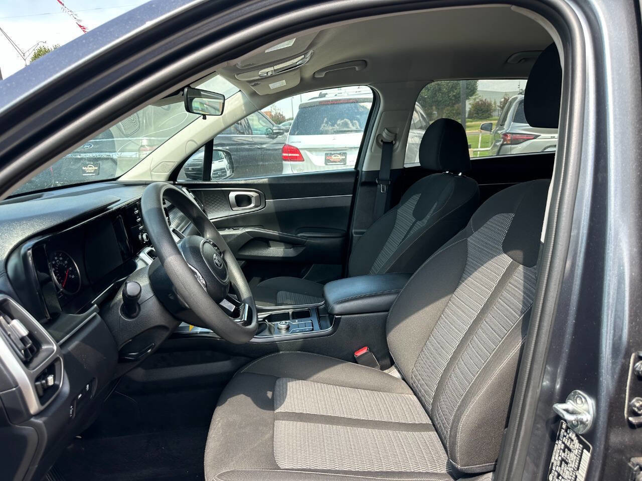 Used 2021 Kia Sorento LX image 5