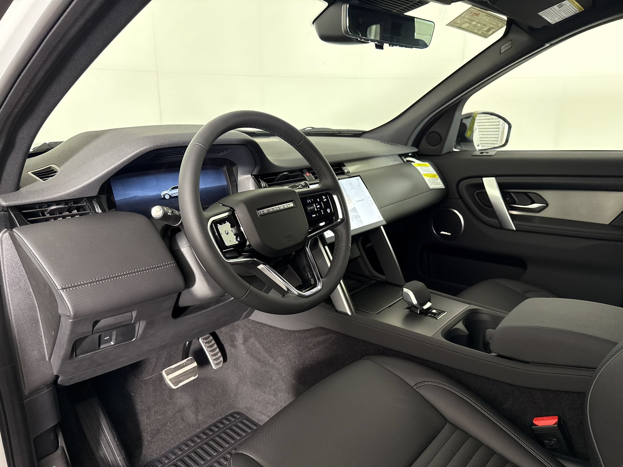 New 2026 Land Rover Discovery Sport Landmark AWD/4WD image 4