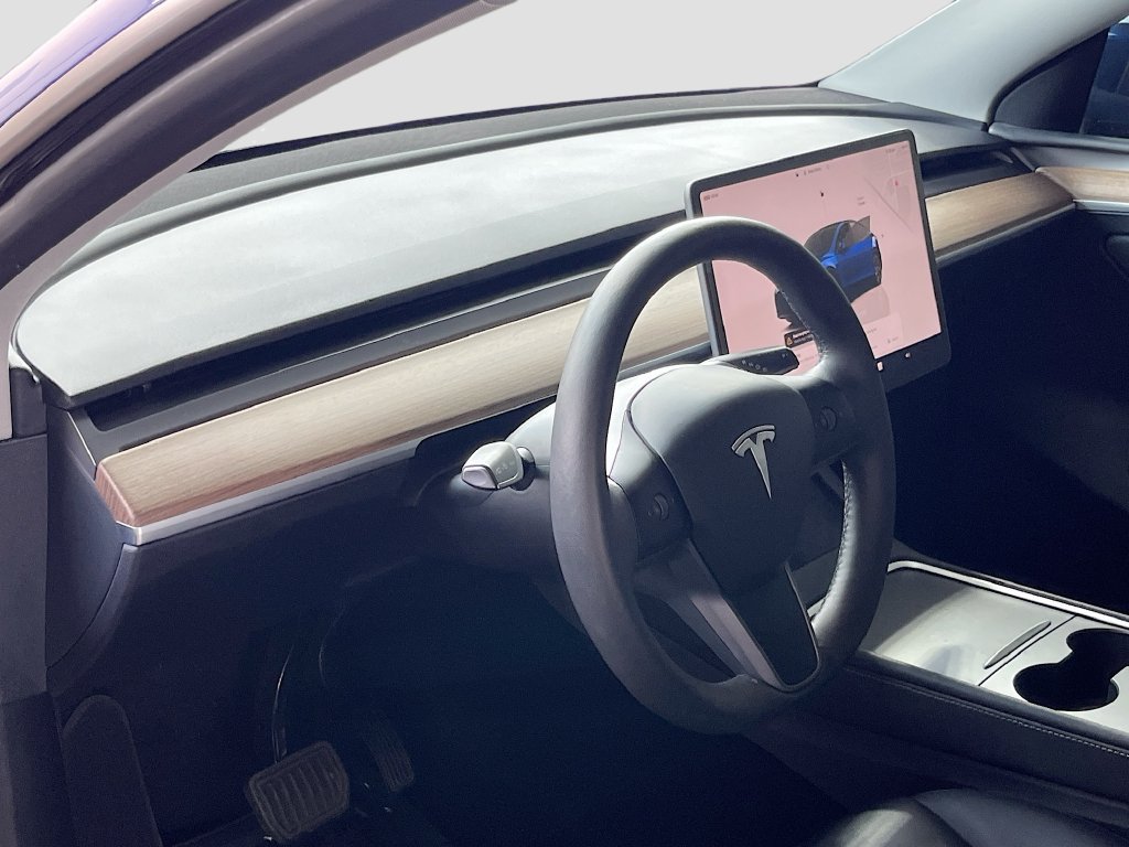 Used 2025 Tesla Model Y Long Range RWD image 9