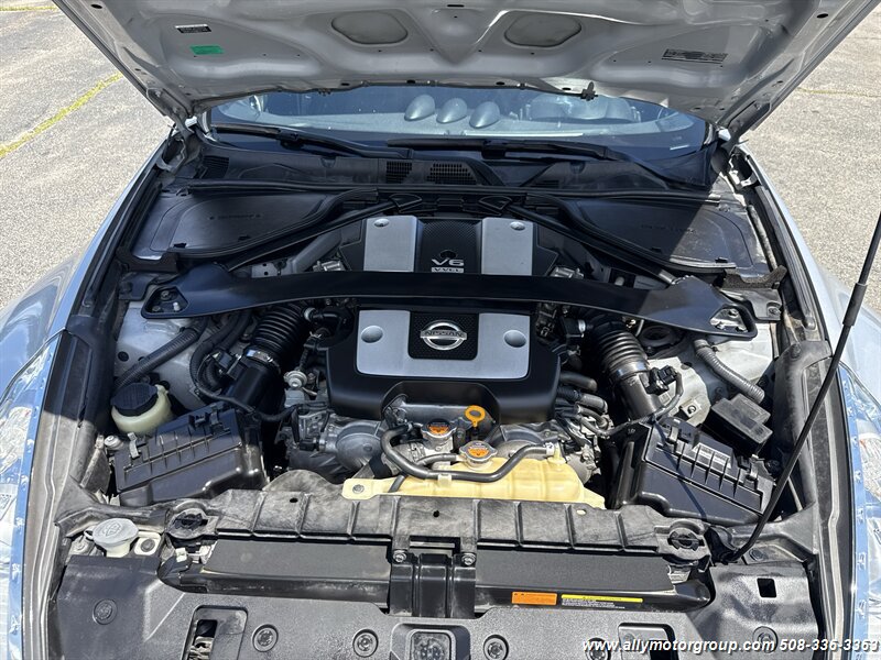 Used 2016 Nissan 370Z Coupe RWD image 12
