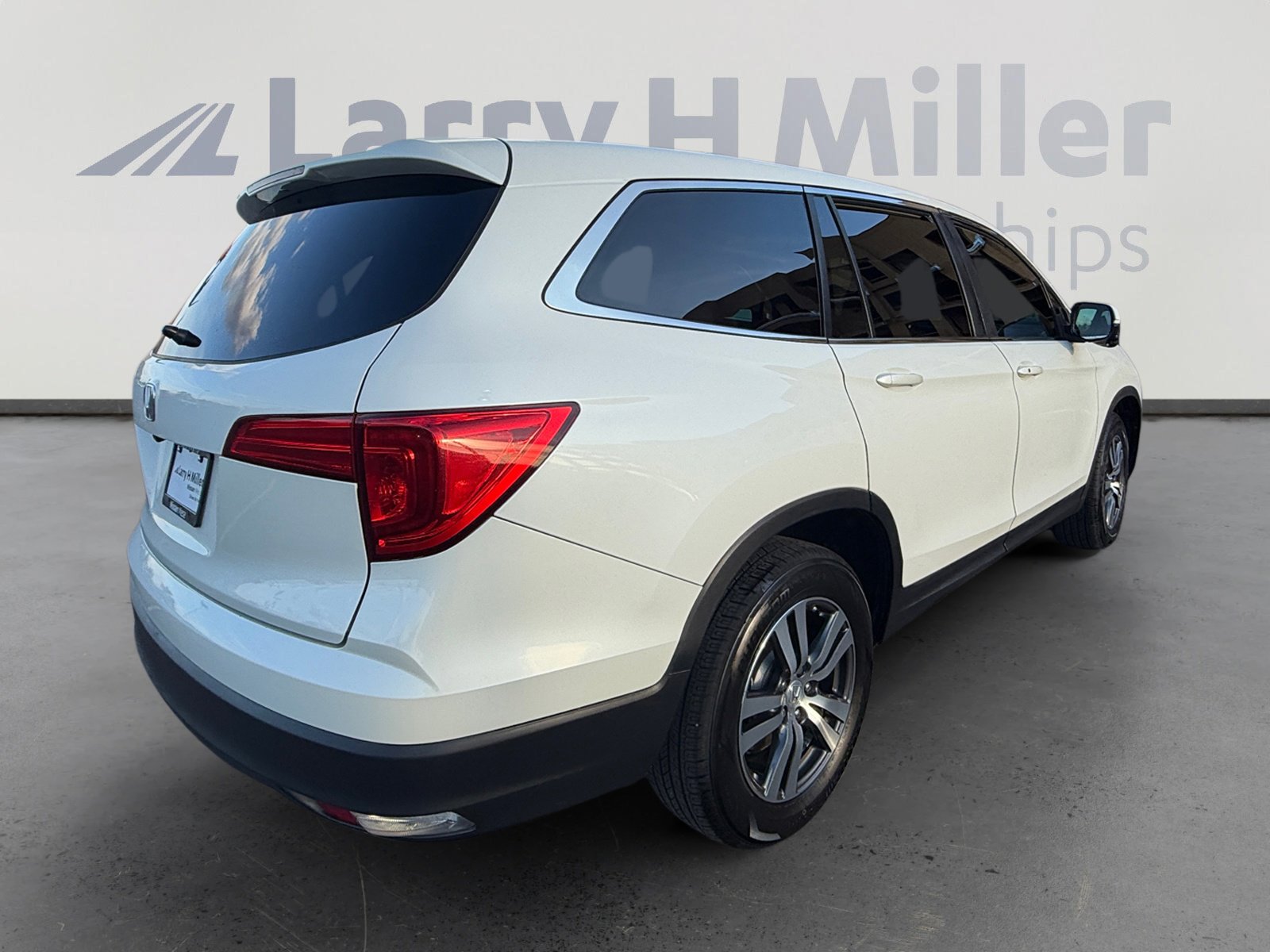 Used 2017 Honda Pilot EX image 5