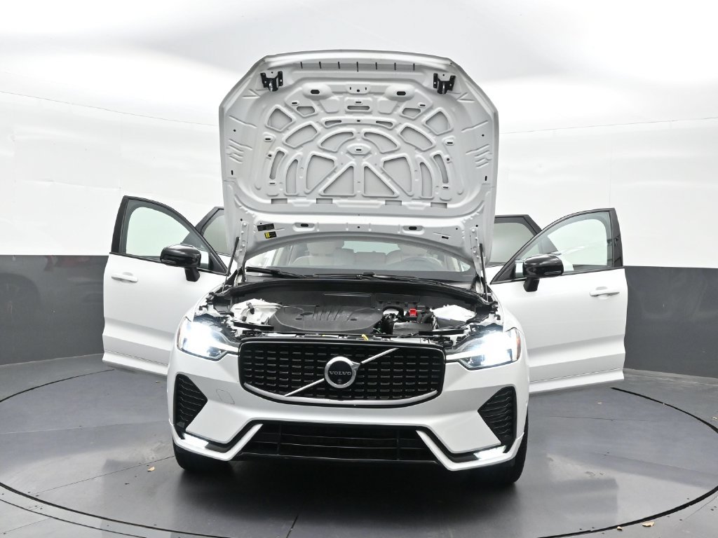 Certified 2024 Volvo XC60 B5 Plus AWD/4WD image 31