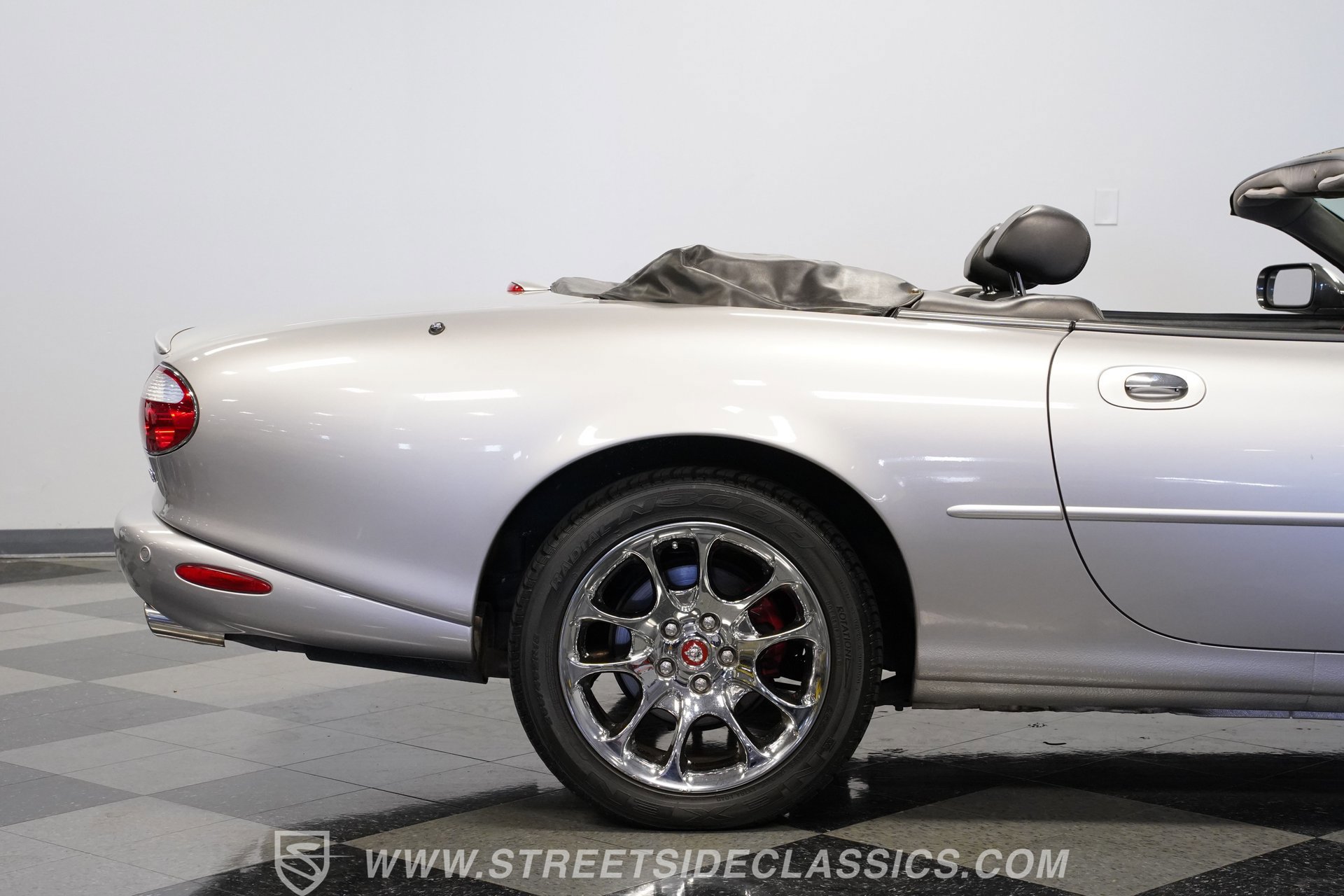 Used 2001 Jaguar XK8 Convertible image 29