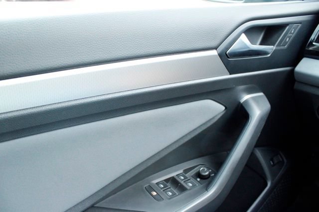 Used 2026 Volkswagen Jetta SE FWD image 24