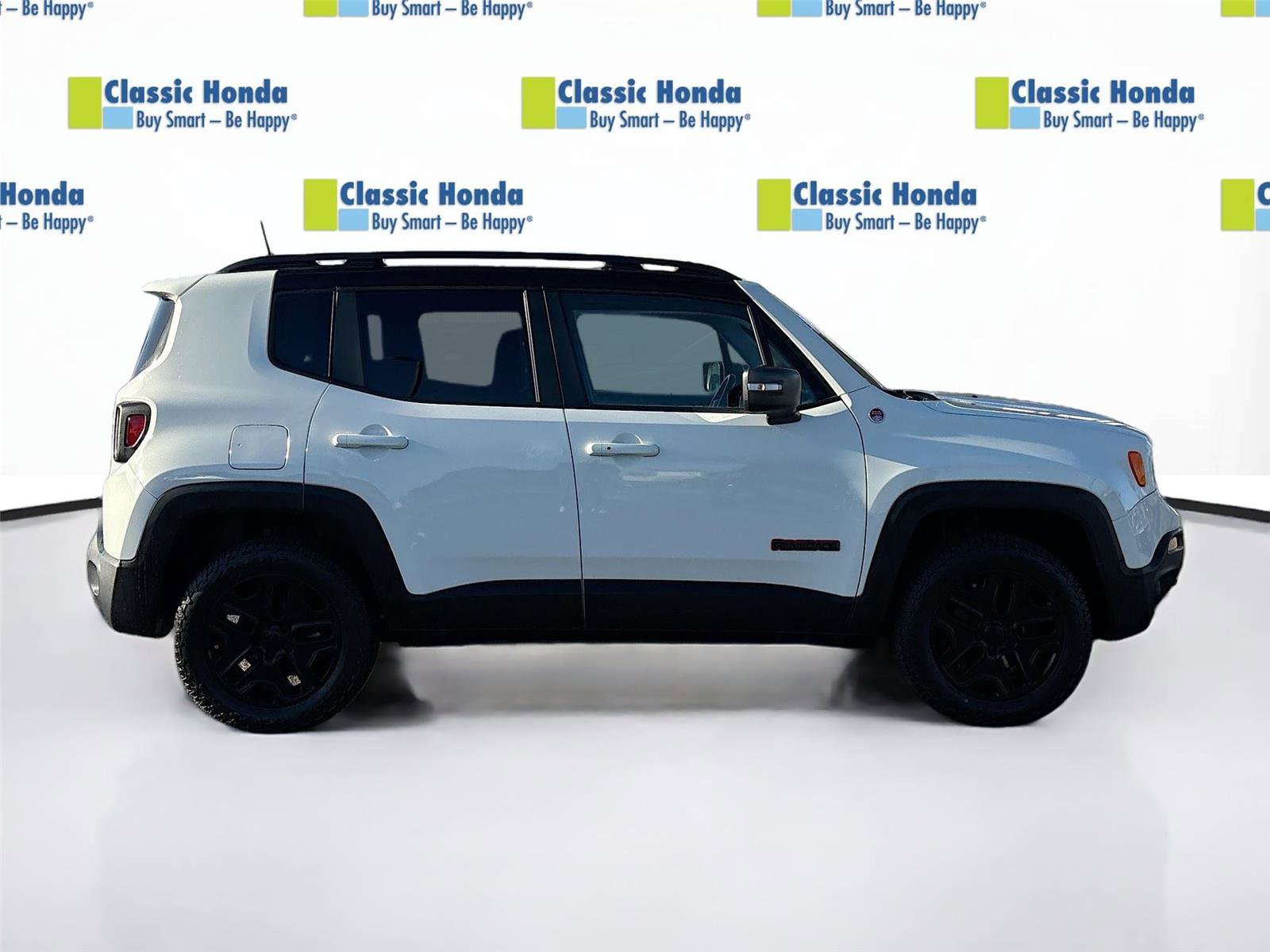 Used 2018 Jeep Renegade Trailhawk image 9