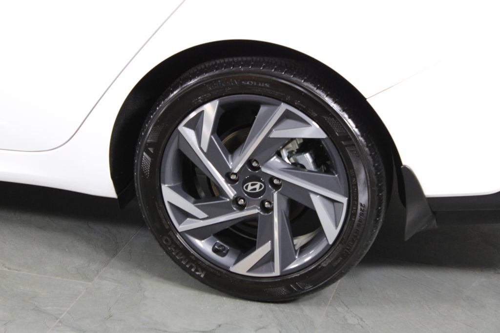 Certified 2024 Hyundai Elantra SEL w/ Convenience Package FWD image 16
