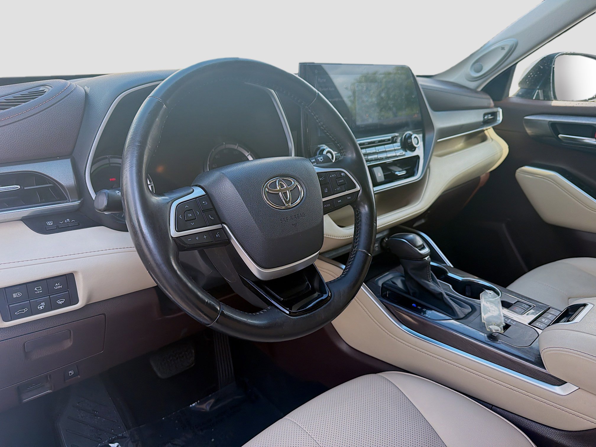 Used 2022 Toyota Highlander Limited AWD/4WD image 9