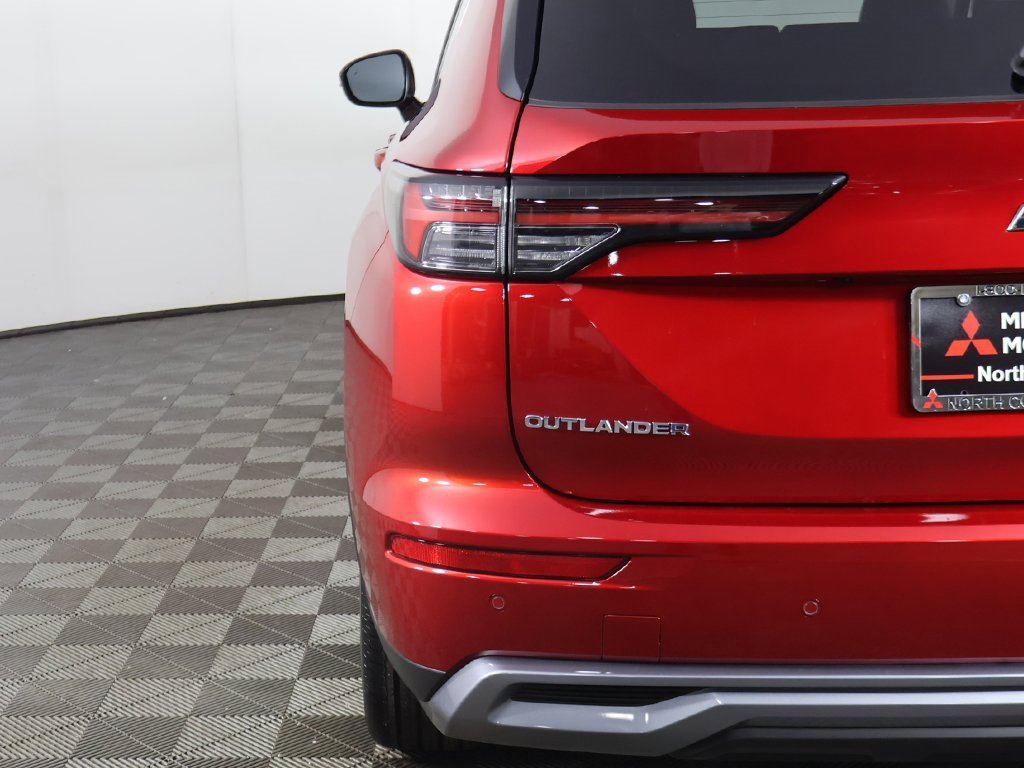 New 2025 Mitsubishi Outlander SE image 17