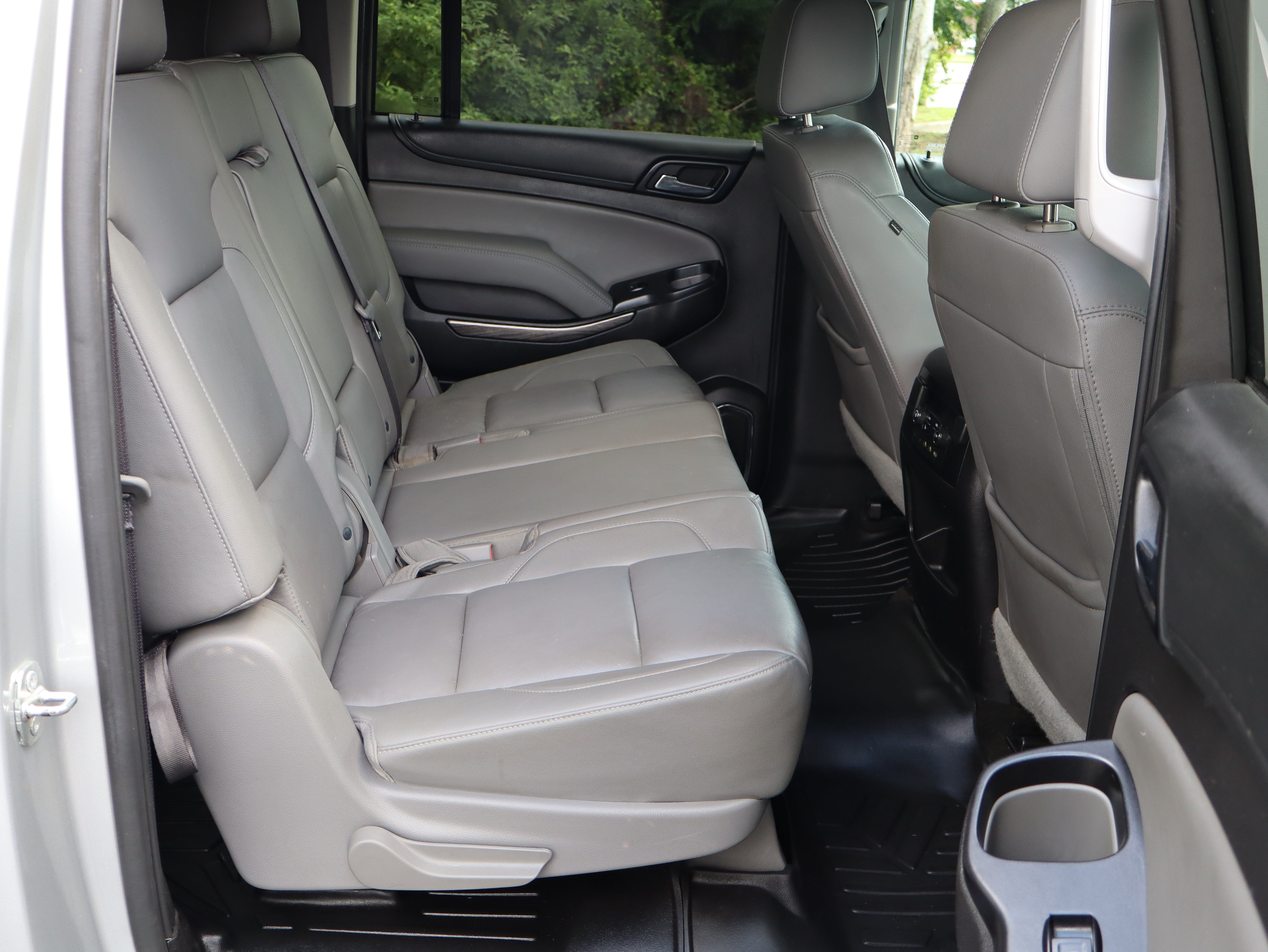 Used 2017 Chevrolet Suburban LT w/ Luxury Package RWD image 16