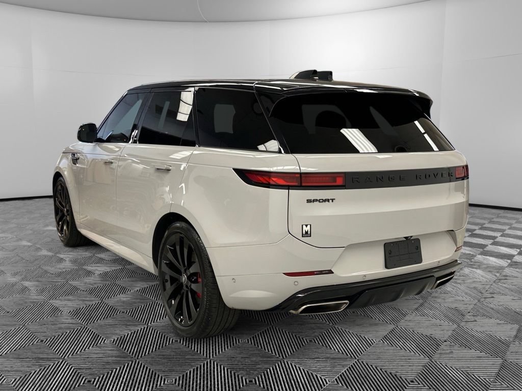 Used 2024 Land Rover Range Rover Sport Dynamic SE AWD/4WD image 4