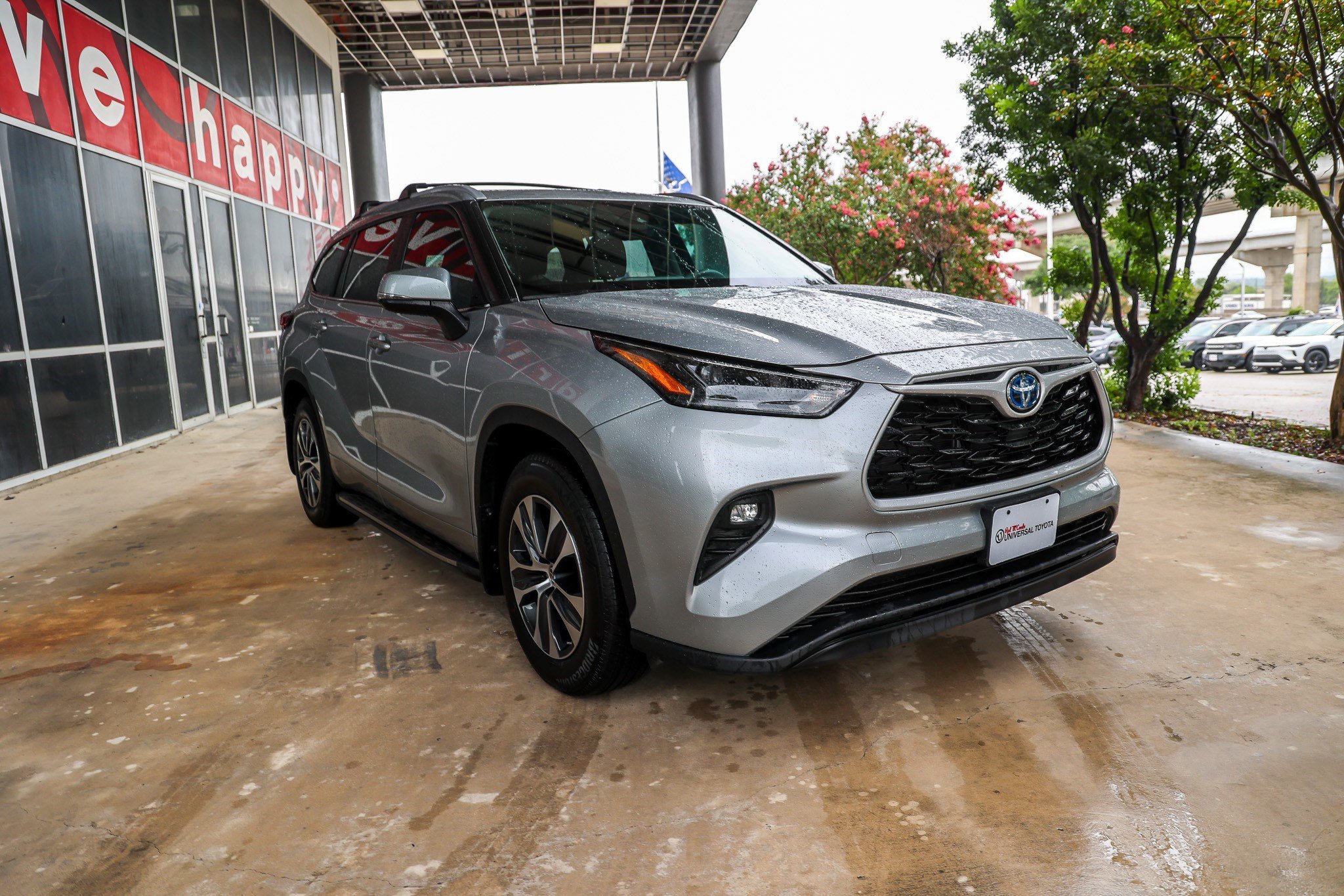 Used 2023 Toyota Highlander XLE FWD image 5