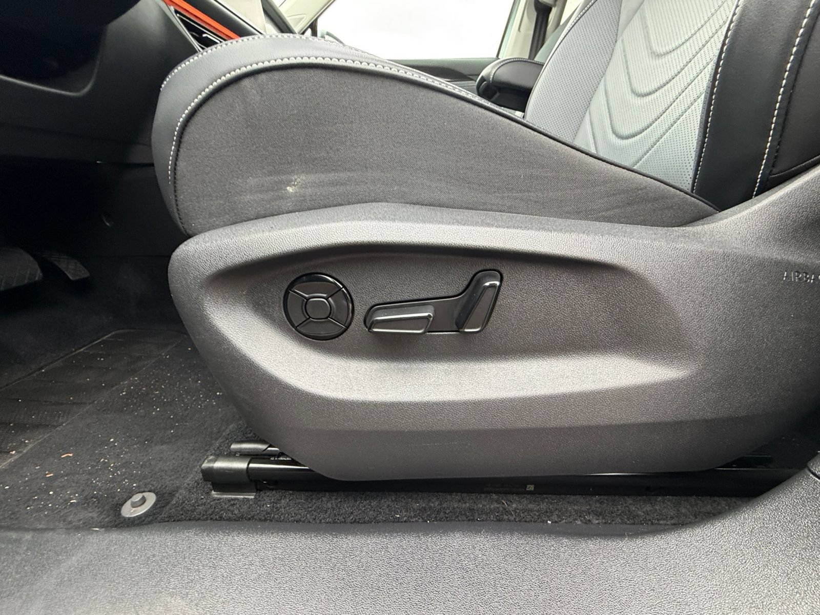 Used 2026 Volkswagen Tiguan SE AWD/4WD image 22