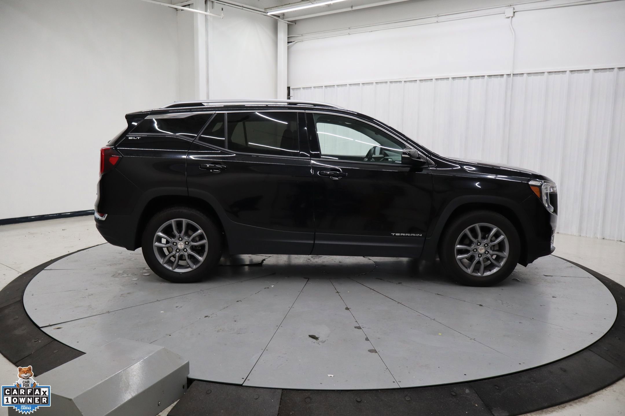 Used 2024 GMC Terrain SLT image 4