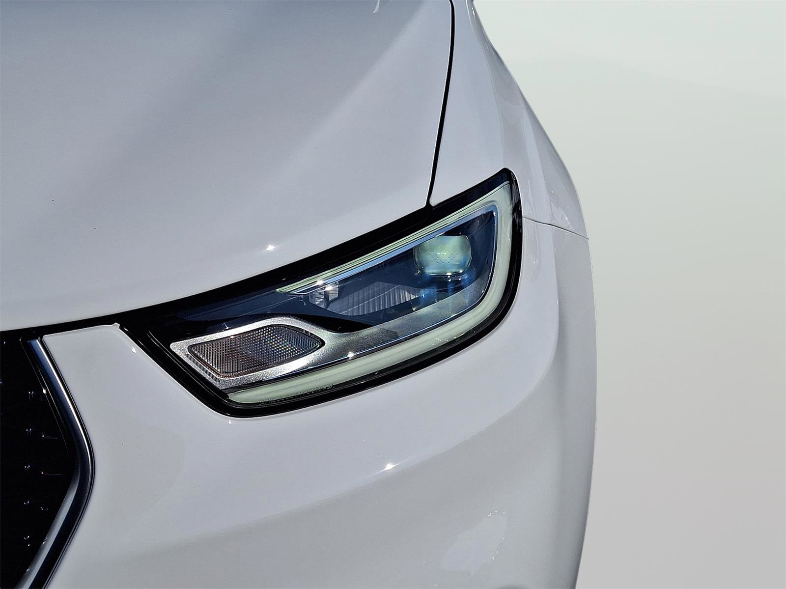 Used 2026 Chrysler Pacifica Pinnacle w/ Trailer Tow Group FWD image 38