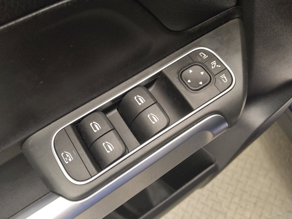 Used 2021 Mercedes-Benz GLB 250 w/ Premium Package image 27