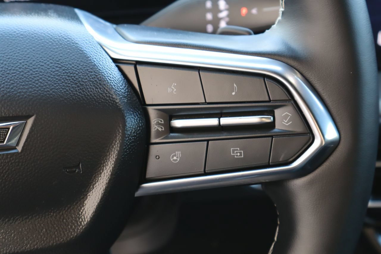 Used 2024 Chevrolet Traverse LS w/ Midnight/Sport Edition FWD image 14